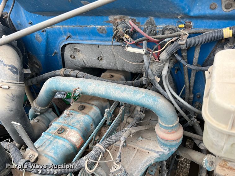 image for item HL9204 1991 International 4700  utility / service truck