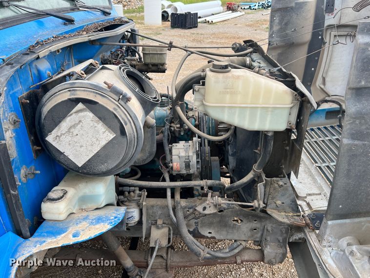 image for item HL9204 1991 International 4700  utility / service truck