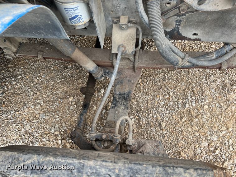 image for item HL9204 1991 International 4700  utility / service truck