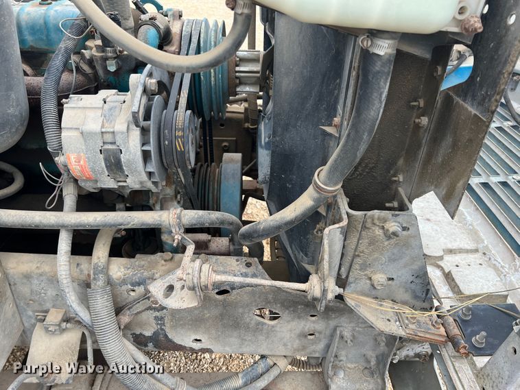 image for item HL9204 1991 International 4700  utility / service truck