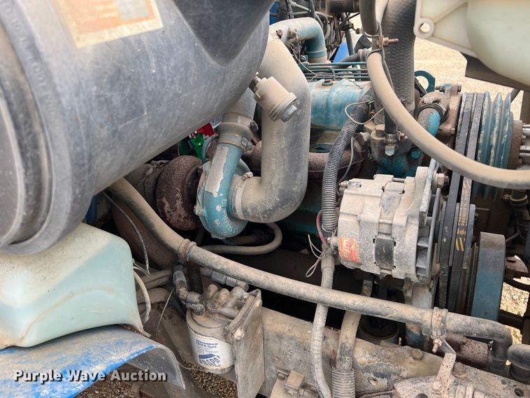 image for item HL9204 1991 International 4700  utility / service truck