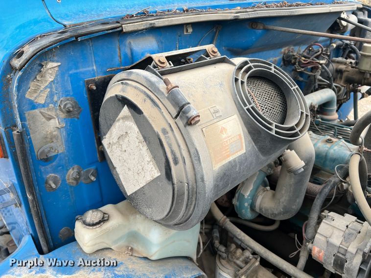 image for item HL9204 1991 International 4700  utility / service truck