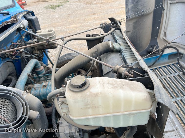 image for item HL9204 1991 International 4700  utility / service truck