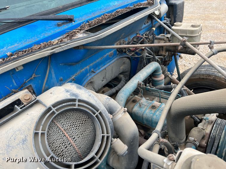 image for item HL9204 1991 International 4700  utility / service truck