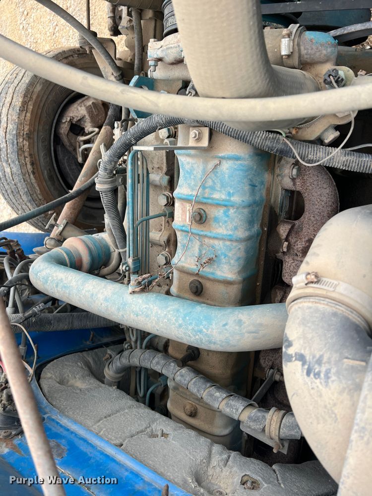 image for item HL9204 1991 International 4700  utility / service truck