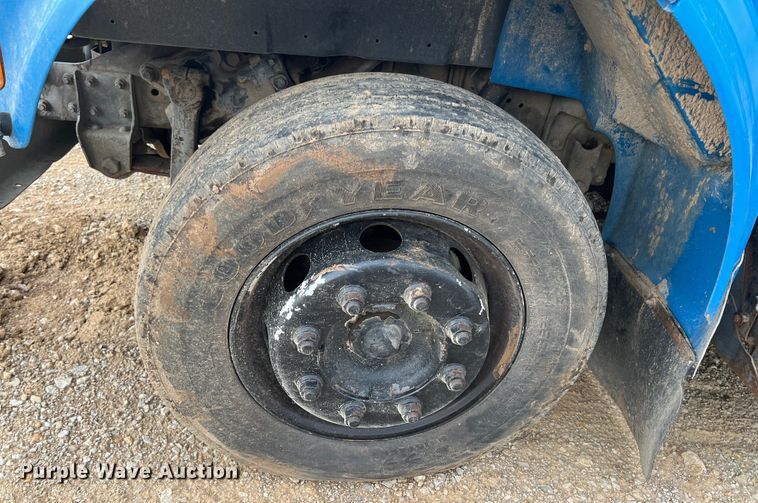 image for item HL9204 1991 International 4700  utility / service truck