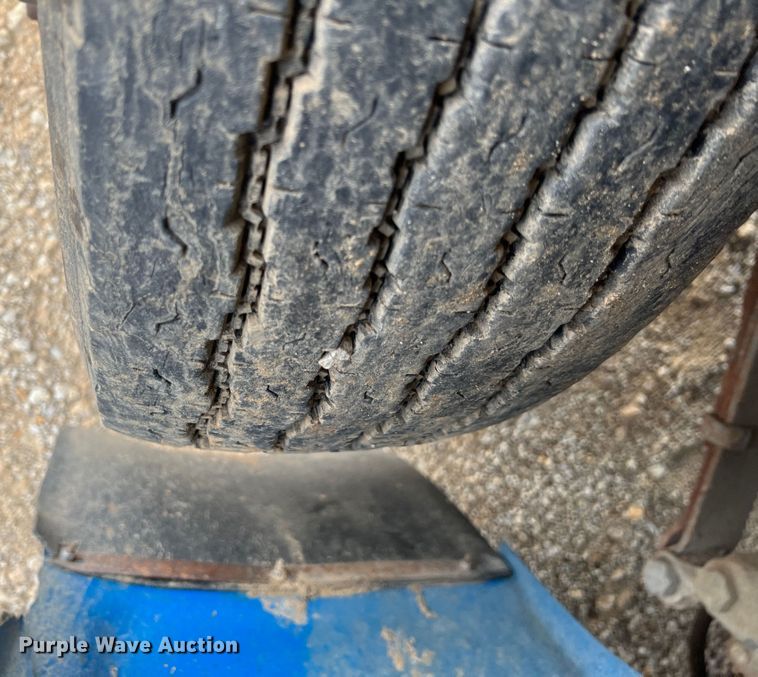 image for item HL9204 1991 International 4700  utility / service truck