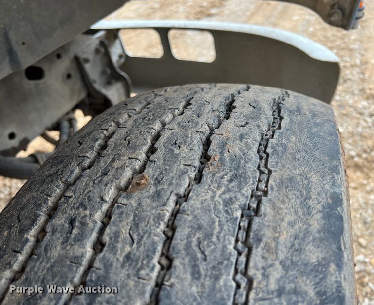 image for item HL9204 1991 International 4700  utility / service truck