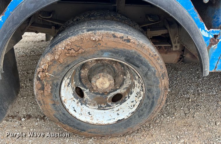 image for item HL9204 1991 International 4700  utility / service truck