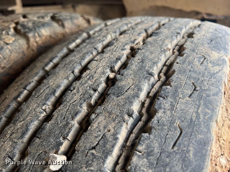 image for item HL9204 1991 International 4700  utility / service truck