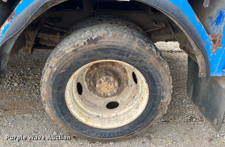 image for item HL9204 1991 International 4700  utility / service truck