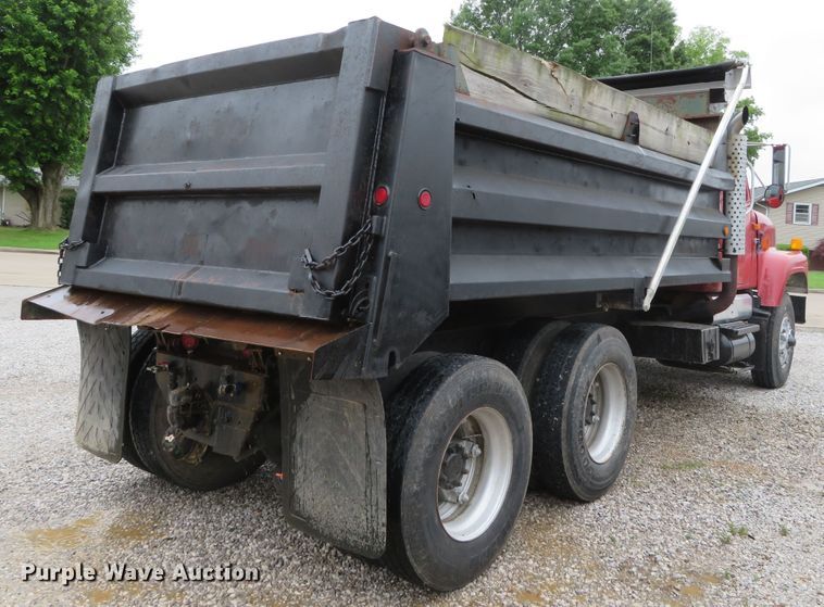 image for item JC9308 1996 International 2574  dump truck