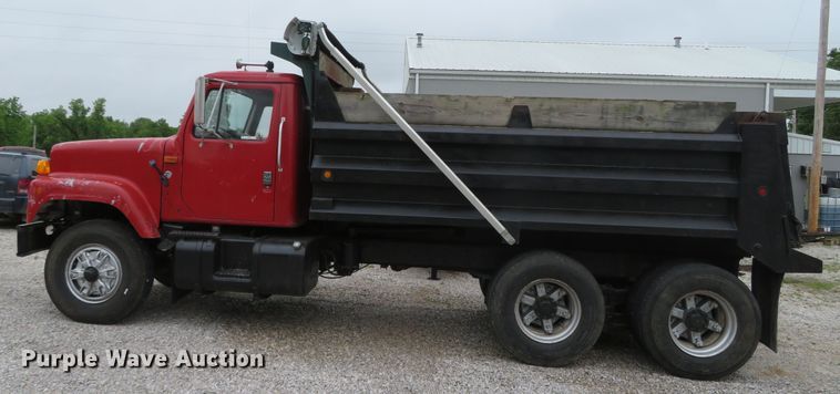 image for item JC9308 1996 International 2574  dump truck