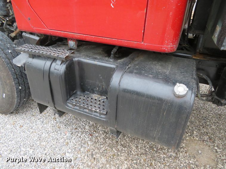 image for item JC9308 1996 International 2574  dump truck