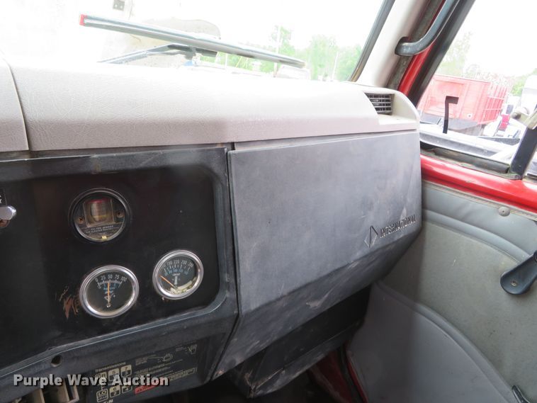 image for item JC9308 1996 International 2574  dump truck