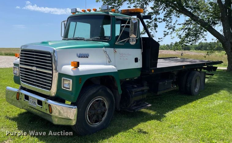 FORD ヴィンテージ 383-Powered 1948 Ford Super Deluxe Coupe for sale on BaT