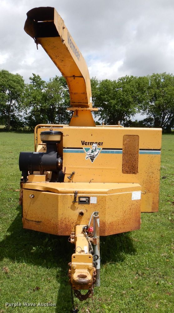 image for item JH9712 1999 Vermeer BC1800A  wood chipper