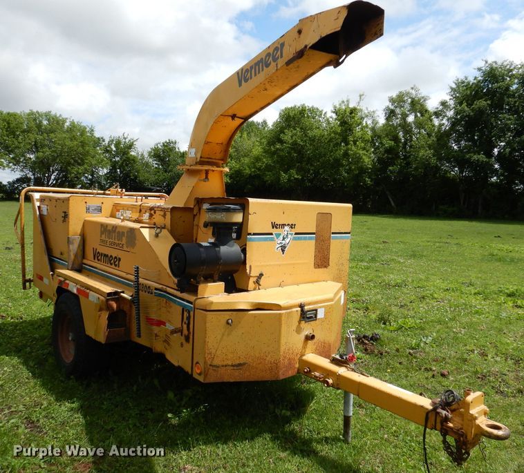 image for item JH9712 1999 Vermeer BC1800A  wood chipper