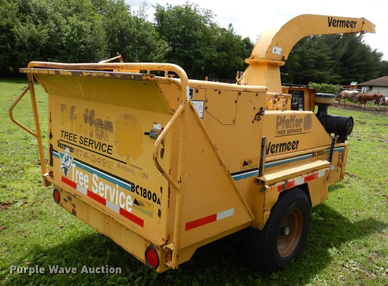 image for item JH9712 1999 Vermeer BC1800A  wood chipper