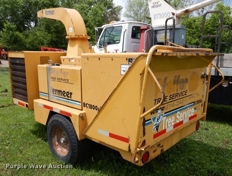 image for item JH9712 1999 Vermeer BC1800A  wood chipper