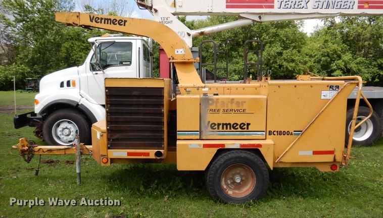 image for item JH9712 1999 Vermeer BC1800A  wood chipper