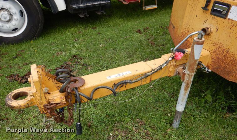 image for item JH9712 1999 Vermeer BC1800A  wood chipper