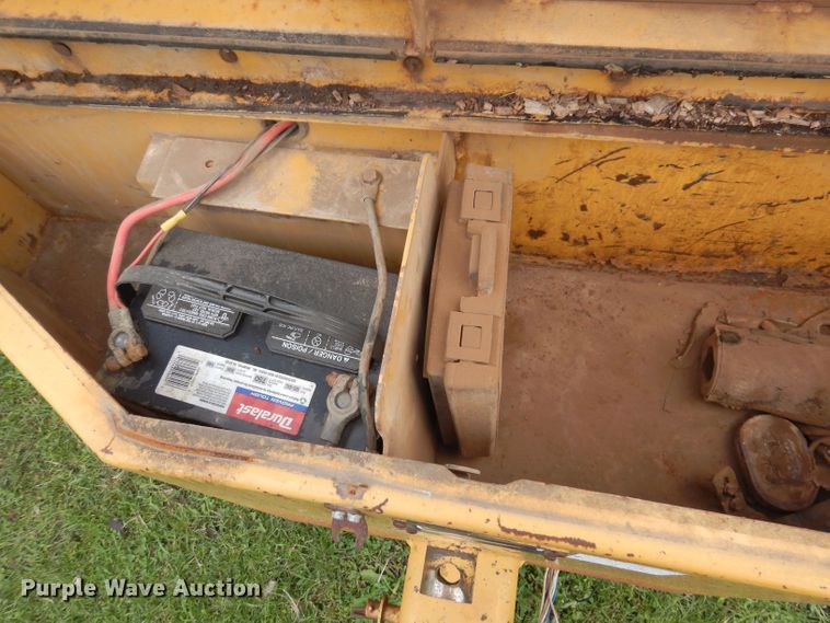 image for item JH9712 1999 Vermeer BC1800A  wood chipper