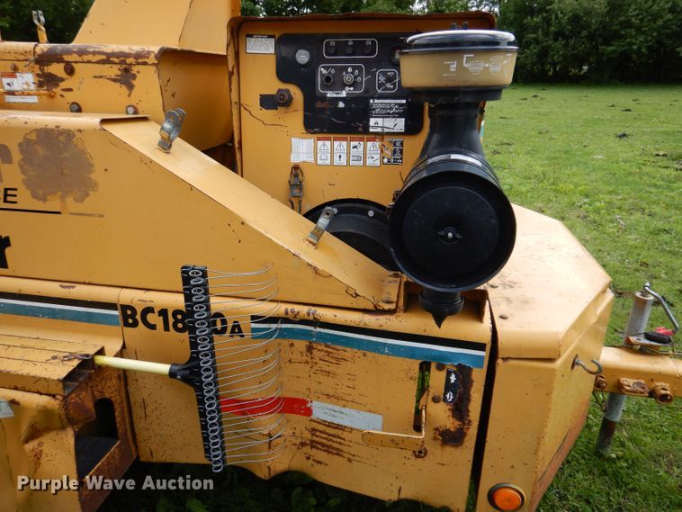 image for item JH9712 1999 Vermeer BC1800A  wood chipper