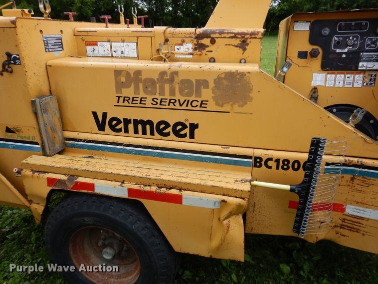 image for item JH9712 1999 Vermeer BC1800A  wood chipper