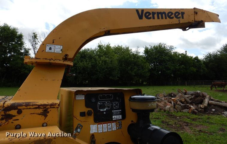 image for item JH9712 1999 Vermeer BC1800A  wood chipper
