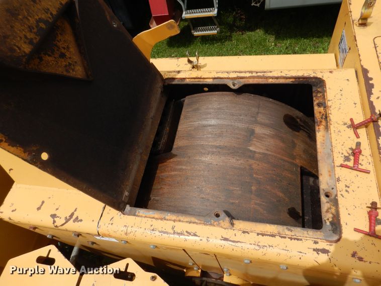 image for item JH9712 1999 Vermeer BC1800A  wood chipper
