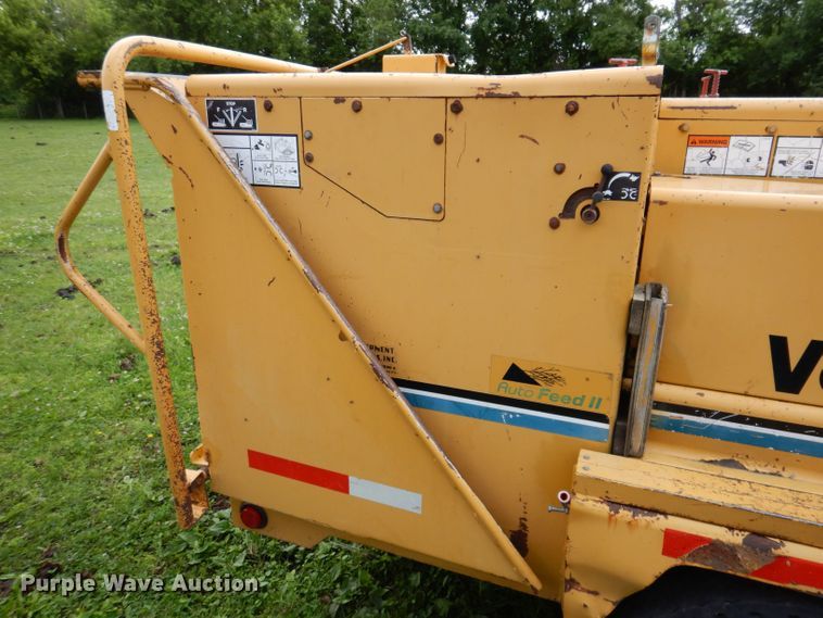 image for item JH9712 1999 Vermeer BC1800A  wood chipper