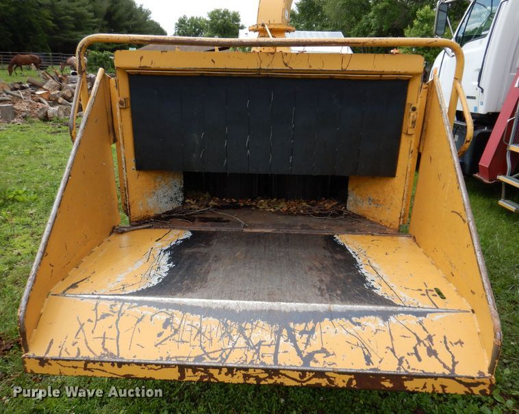 image for item JH9712 1999 Vermeer BC1800A  wood chipper