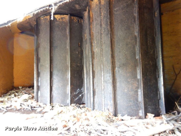 image for item JH9712 1999 Vermeer BC1800A  wood chipper