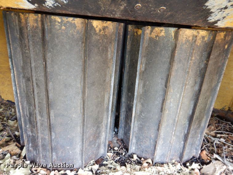 image for item JH9712 1999 Vermeer BC1800A  wood chipper