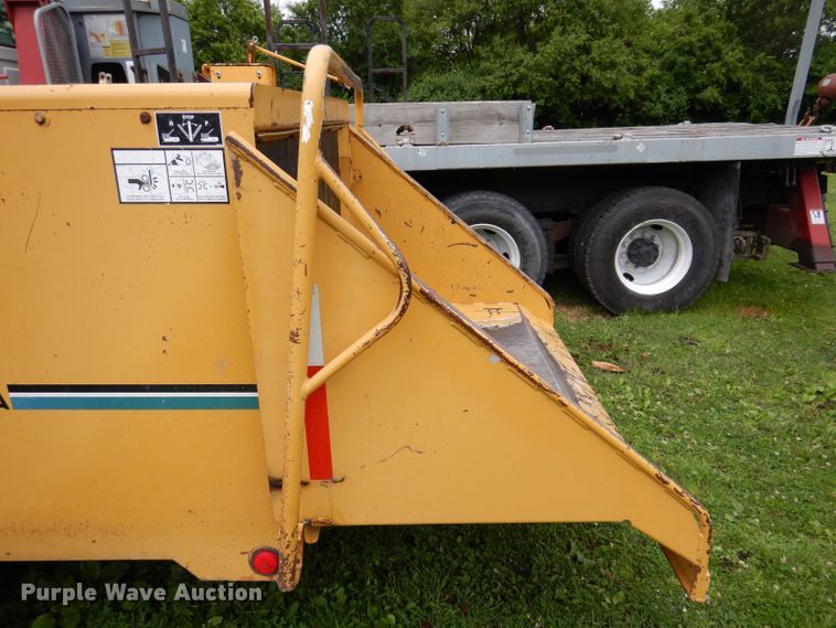 image for item JH9712 1999 Vermeer BC1800A  wood chipper