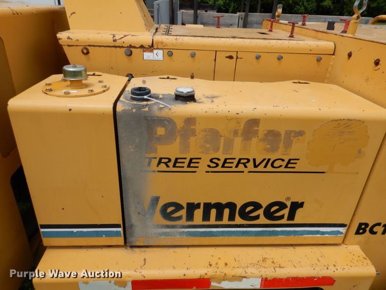image for item JH9712 1999 Vermeer BC1800A  wood chipper