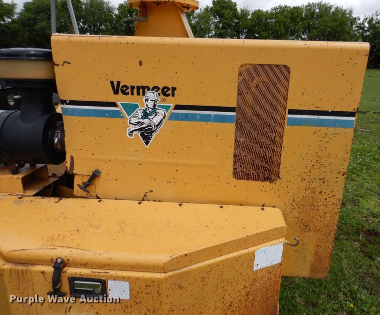 image for item JH9712 1999 Vermeer BC1800A  wood chipper
