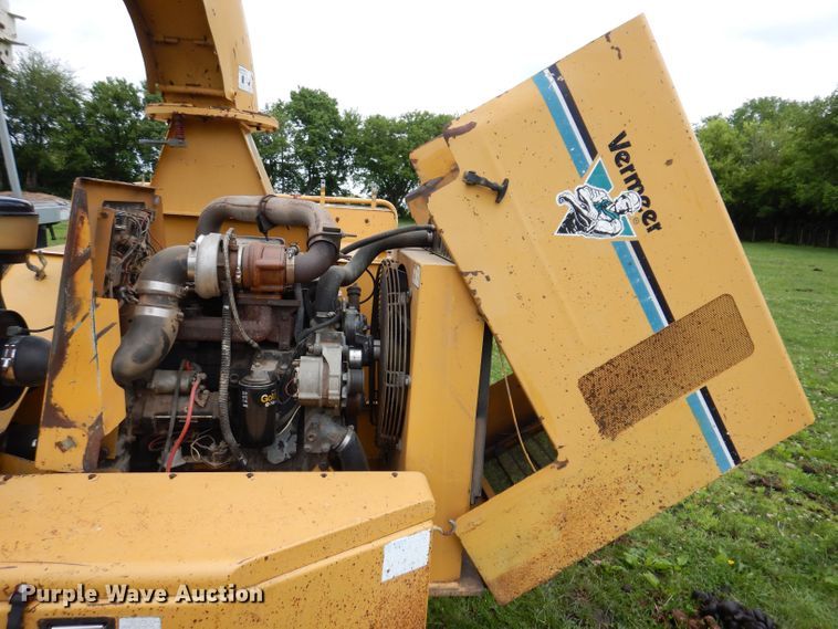 image for item JH9712 1999 Vermeer BC1800A  wood chipper