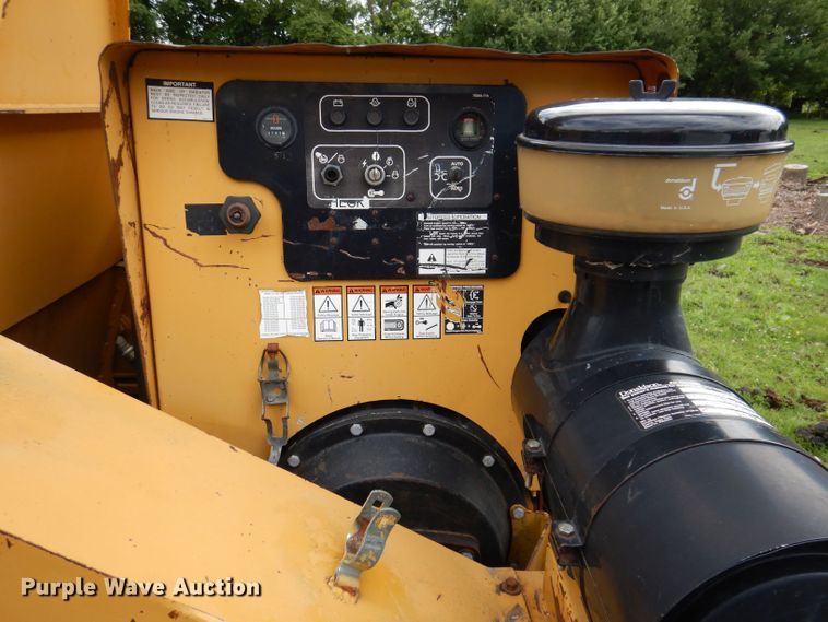 image for item JH9712 1999 Vermeer BC1800A  wood chipper