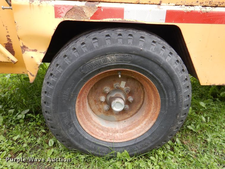 image for item JH9712 1999 Vermeer BC1800A  wood chipper