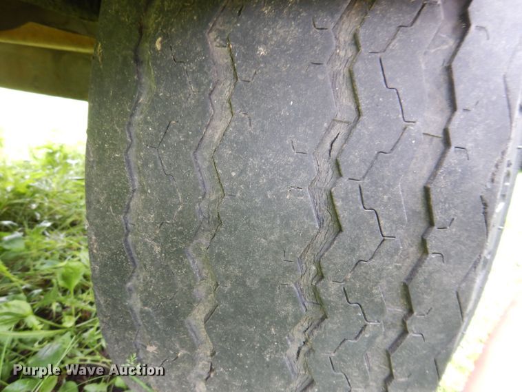 image for item JH9712 1999 Vermeer BC1800A  wood chipper