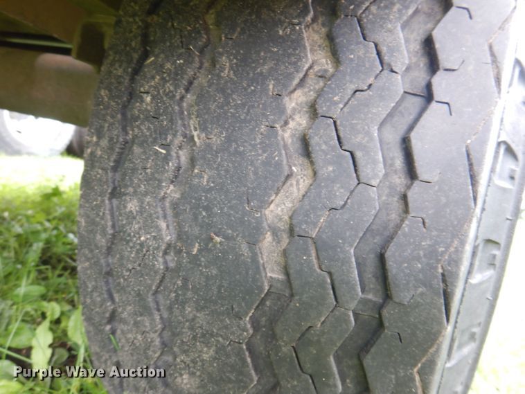 image for item JH9712 1999 Vermeer BC1800A  wood chipper