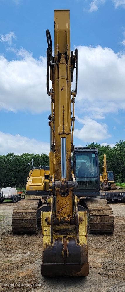 image for item JL9390 2017 Kobelco SK300LC-10  excavator