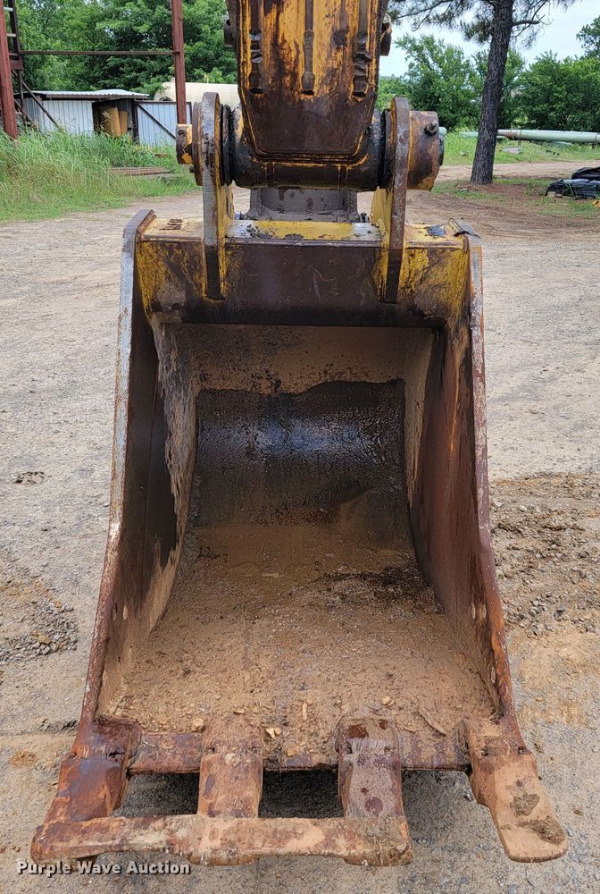 image for item JL9390 2017 Kobelco SK300LC-10  excavator