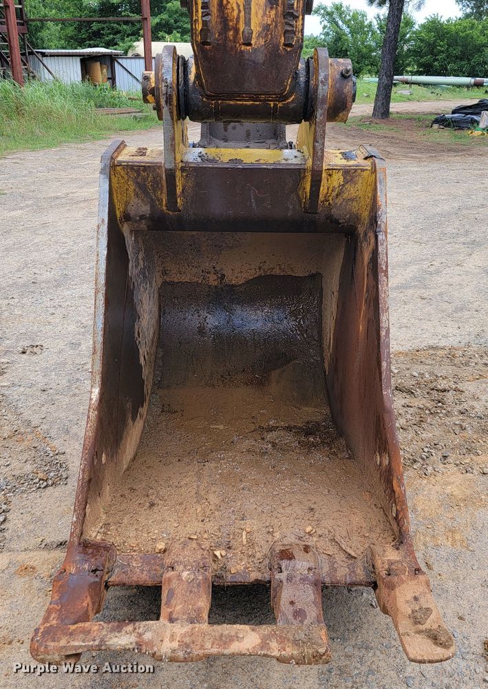 image for item JL9390 2017 Kobelco SK300LC-10  excavator