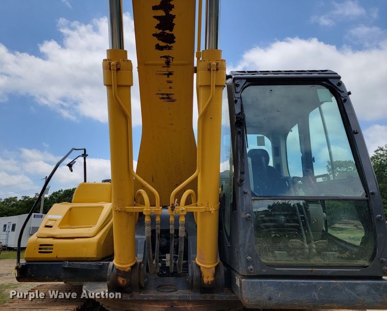 image for item JL9390 2017 Kobelco SK300LC-10  excavator