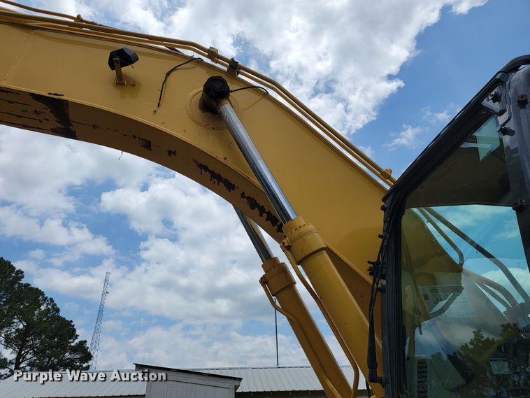 image for item JL9390 2017 Kobelco SK300LC-10  excavator