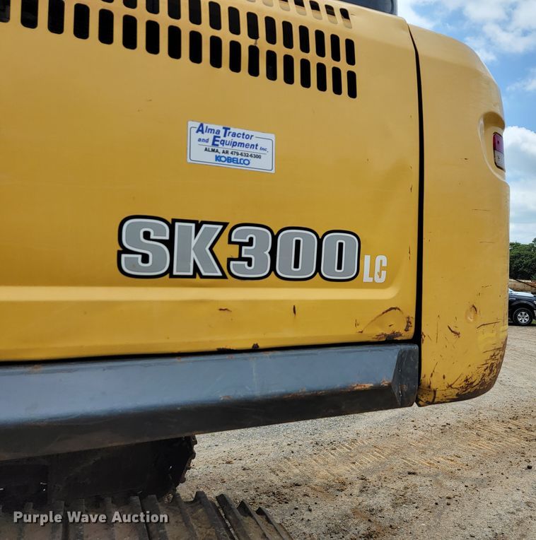 image for item JL9390 2017 Kobelco SK300LC-10  excavator