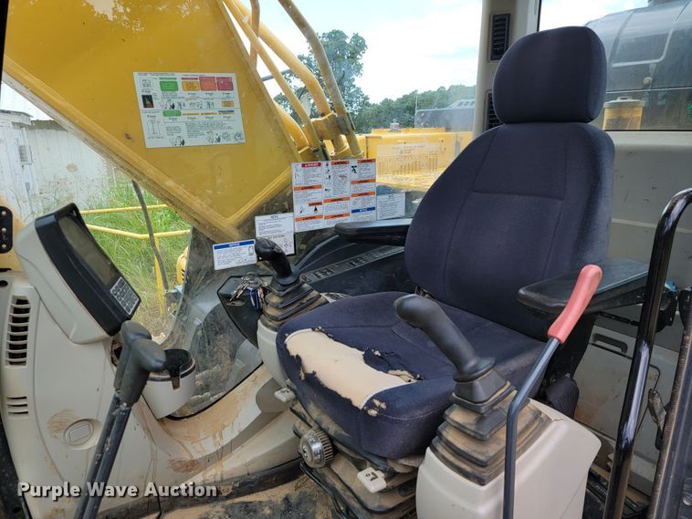 image for item JL9390 2017 Kobelco SK300LC-10  excavator